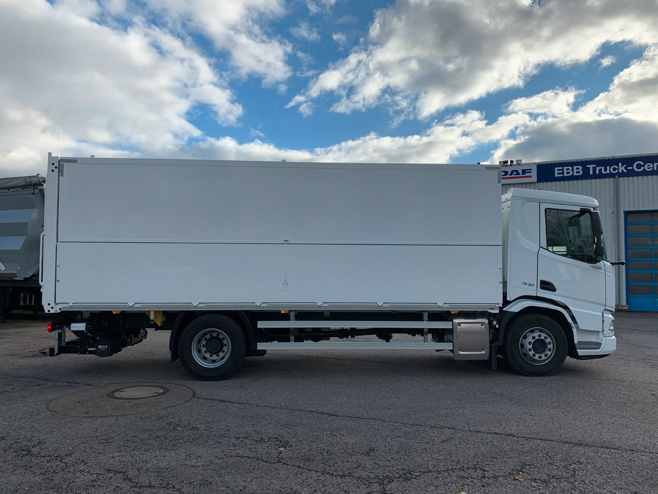 DAF FA XD 370 zikun Swing-Board-Aufbau - 饮料运输车:图3 DAF FA XD 370 zikun Swing-Board-Aufbau - 饮料运输车:图3