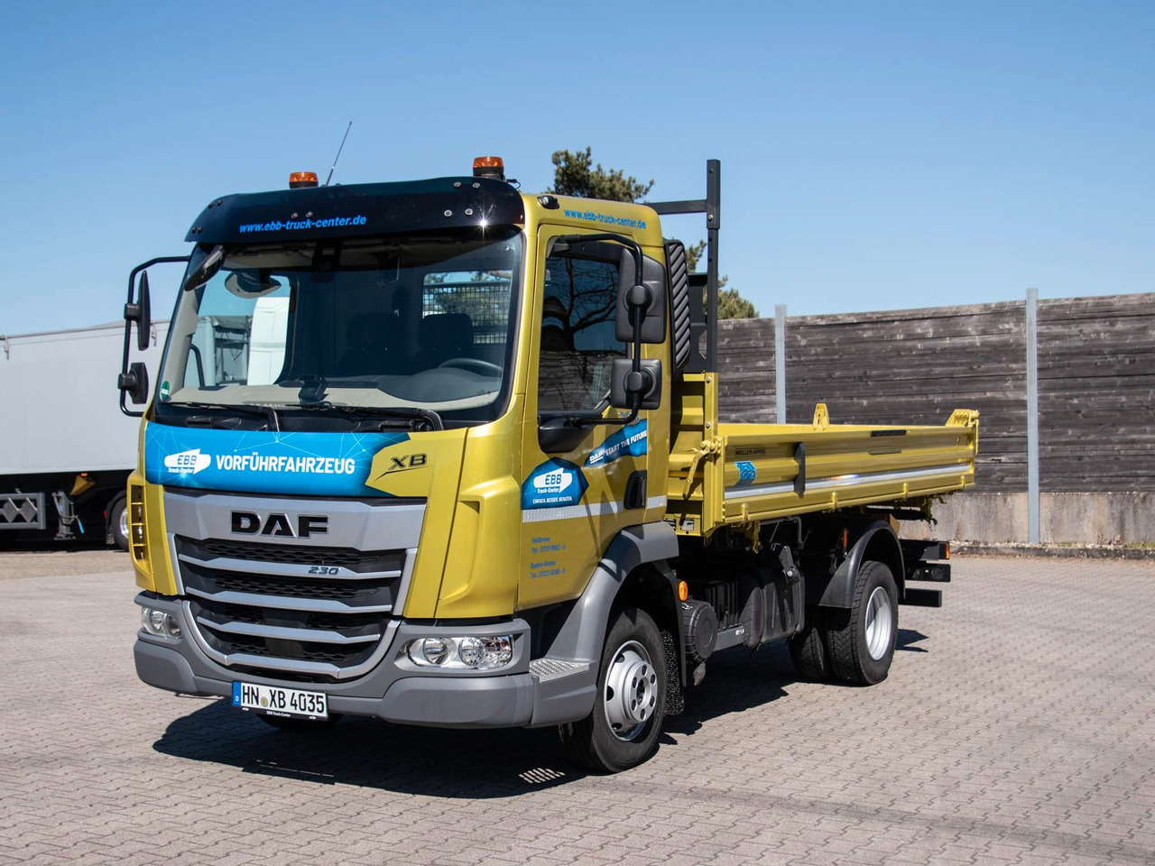 DAF XB 230 7,5t Meiller Kipper DAF XB 230 7,5t Meiller Kipper - 翻斗车:图1 DAF XB 230 7,5t Meiller Kipper DAF XB 230 7,5t Meiller Kipper - 翻斗车:图1