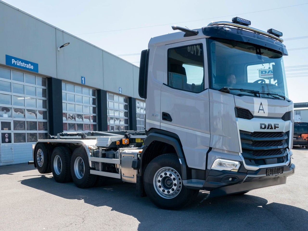 DAF XF 530 FAW mit VDL Abrollkipper DAF XF 530 FAW mit VDL Abrollkipper - 吊钩升降车:图2 DAF XF 530 FAW mit VDL Abrollkipper DAF XF 530 FAW mit VDL Abrollkipper - 吊钩升降车:图2