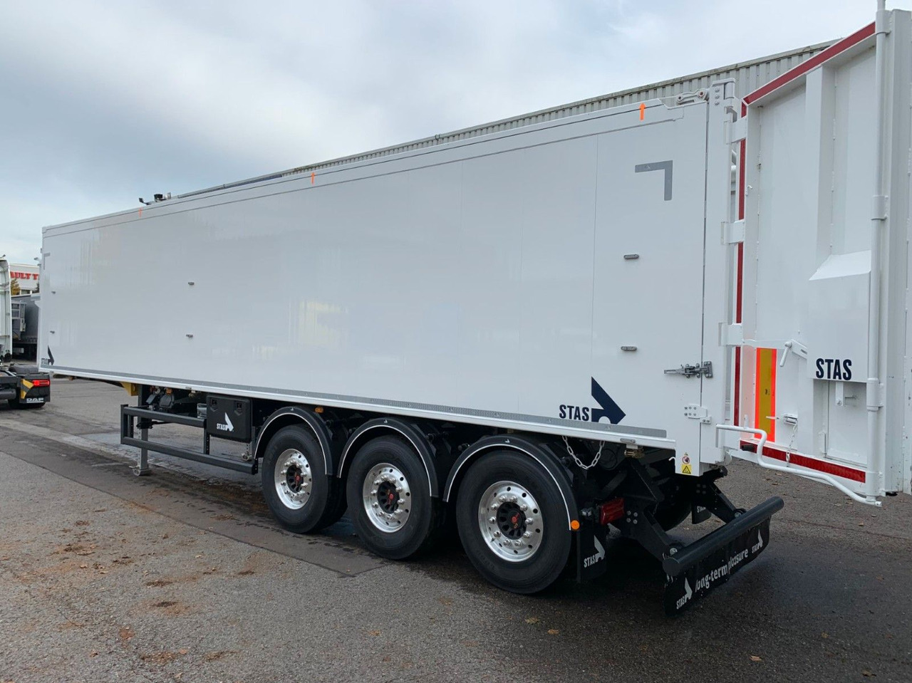Stas agroSTAR 56,1 cbm Kippsattelauflieger Stas agroSTAR 56,1 cbm Kippsattelauflieger - 翻斗半拖车:图5 Stas agroSTAR 56,1 cbm Kippsattelauflieger Stas agroSTAR 56,1 cbm Kippsattelauflieger - 翻斗半拖车:图5