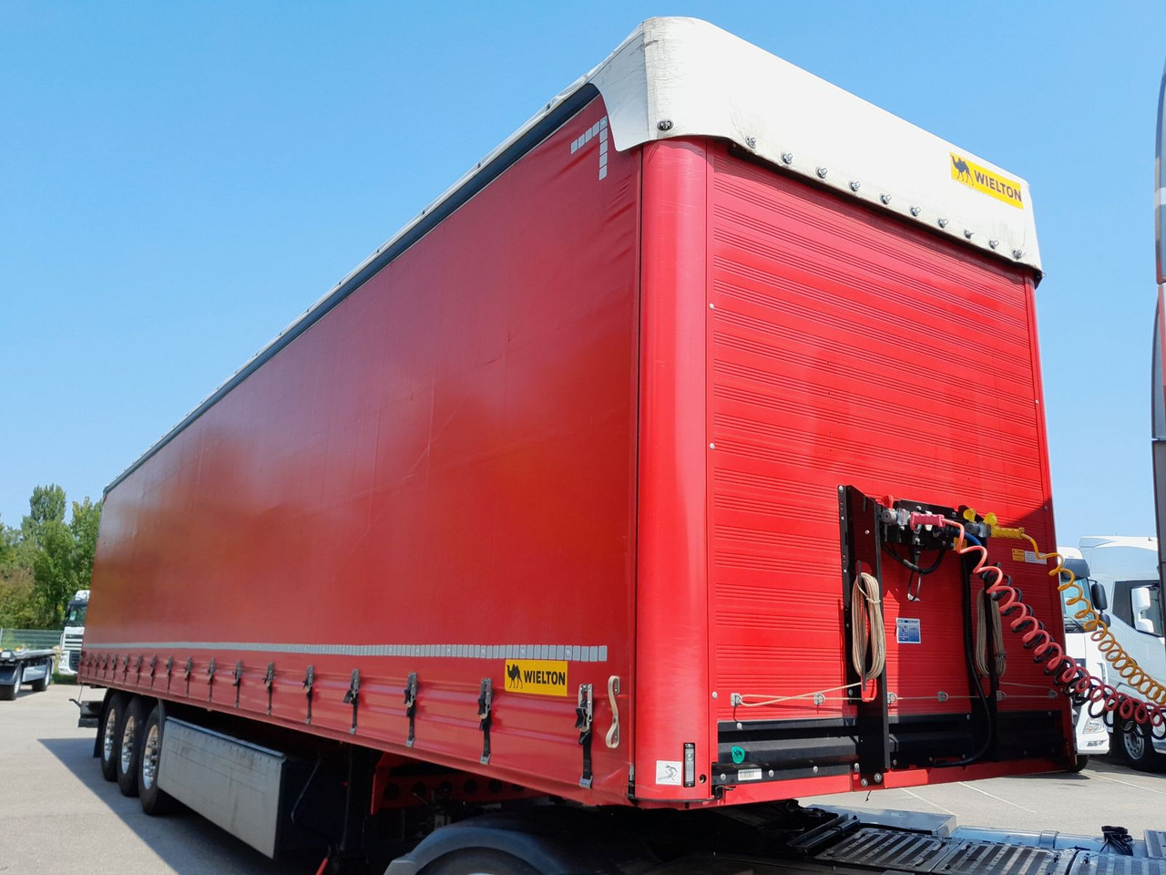 Wielton Strong Light Schiebeplanensattel NS3K - 侧帘半拖车:图2 Wielton Strong Light Schiebeplanensattel NS3K - 侧帘半拖车:图2
