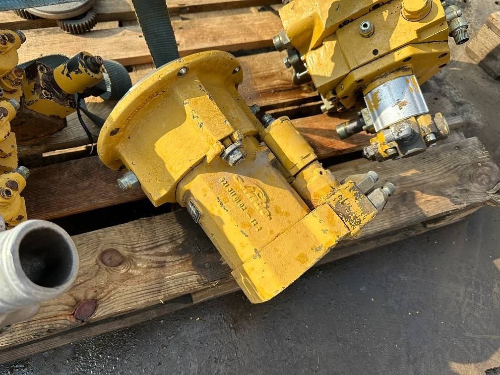 CAT 214 B FT hydro motor linde MMF-65 - 轮式挖掘机:图1 CAT 214 B FT hydro motor linde MMF-65 - 轮式挖掘机:图1