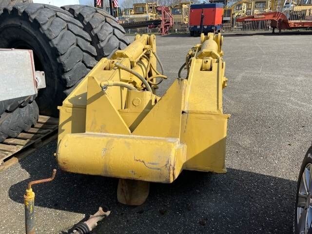 CAT D 8 R Ripper CAT D 8 R Ripper - 裂具 适用于 建筑机械:图2 CAT D 8 R Ripper CAT D 8 R Ripper - 裂具 适用于 建筑机械:图2