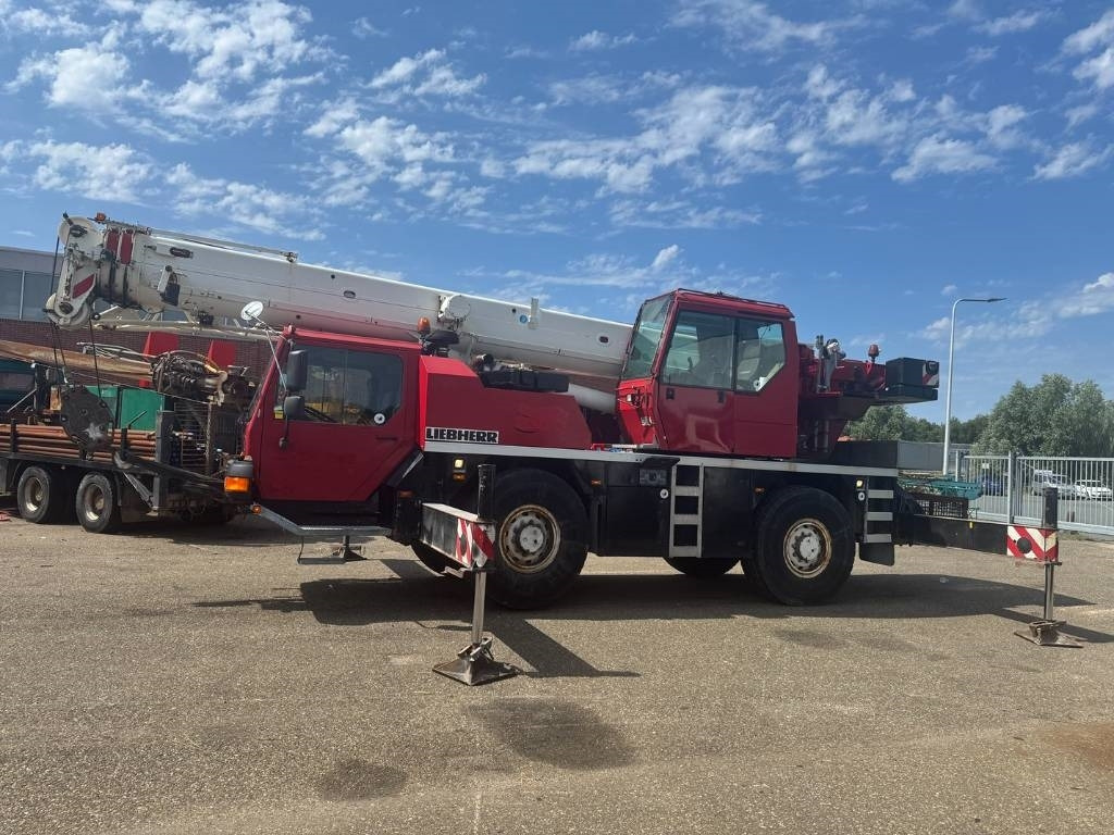 Liebherr LTM 1030-2.1 ( WITH JIB ) - 全地形起重机:图2 Liebherr LTM 1030-2.1 ( WITH JIB ) - 全地形起重机:图2