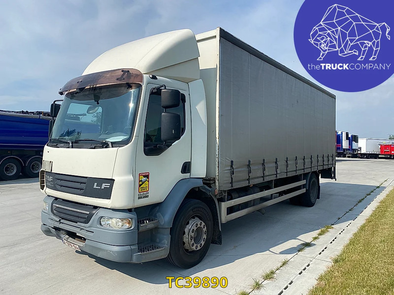 DAF LF 55 220 - 侧帘卡车:图1 DAF LF 55 220 - 侧帘卡车:图1