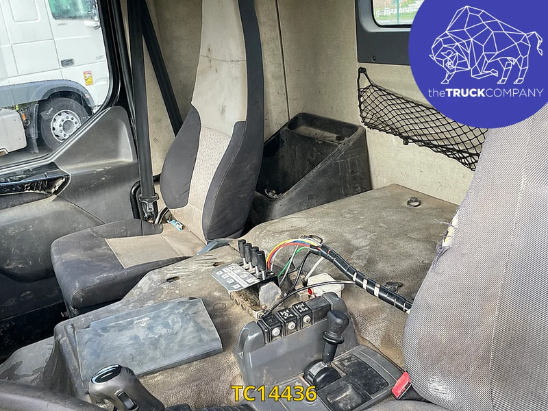 Renault Kerax 370 - 集装箱运输车/ 可拆卸车身的卡车:图3 Renault Kerax 370 - 集装箱运输车/ 可拆卸车身的卡车:图3
