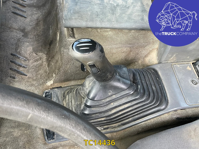 Renault Kerax 370 - 集装箱运输车/ 可拆卸车身的卡车:图4 Renault Kerax 370 - 集装箱运输车/ 可拆卸车身的卡车:图4