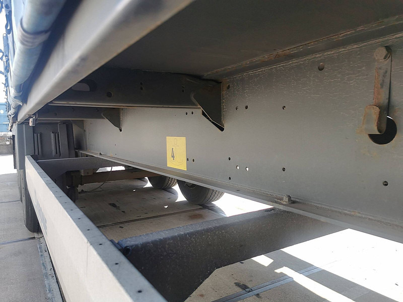 侧帘半拖车 Krone SDP 02 BÄR 2 TONS TAILLIFT:图8 侧帘半拖车 Krone SDP 02 BÄR 2 TONS TAILLIFT:图8