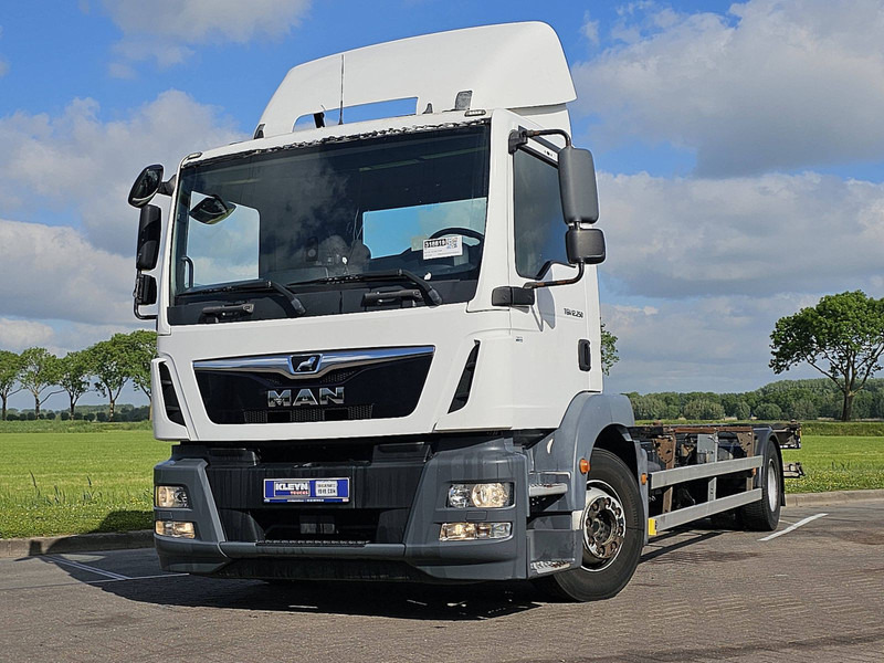 MAN 12.250 TGM LL AIRCO TAILLIFT - 集装箱运输车/ 可拆卸车身的卡车:图1 MAN 12.250 TGM LL AIRCO TAILLIFT - 集装箱运输车/ 可拆卸车身的卡车:图1