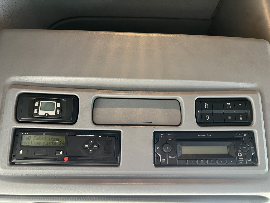 Mercedes-Benz Atego 1230 Klima ACC Schlafkabine 7,2m P+P LBW - 侧帘卡车:图3 Mercedes-Benz Atego 1230 Klima ACC Schlafkabine 7,2m P+P LBW - 侧帘卡车:图3