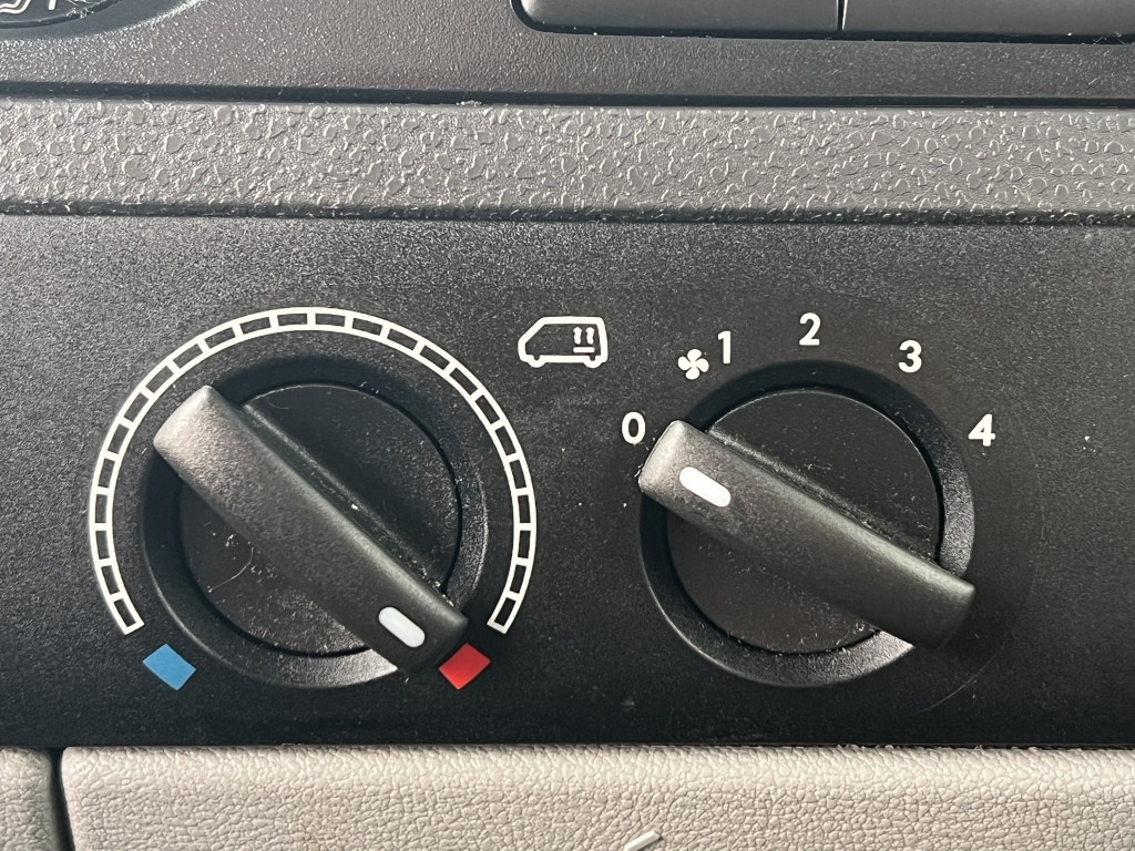 VW T5 Kombi 2,0 TDI BlueMotion Klima 9-Sitzer - 汽车:图2 VW T5 Kombi 2,0 TDI BlueMotion Klima 9-Sitzer - 汽车:图2