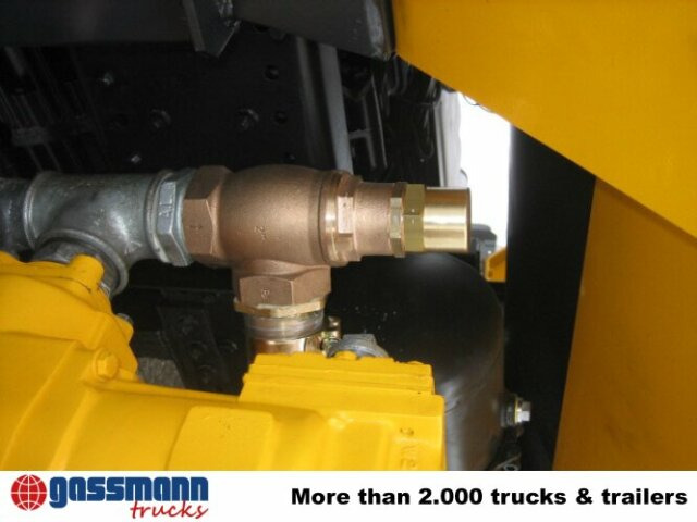 MAN TGA 26.430 6x6 - 罐车:图2 MAN TGA 26.430 6x6 - 罐车:图2