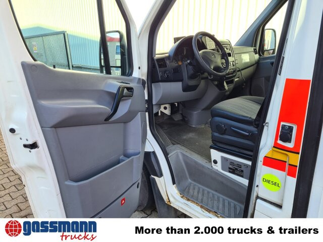 Mercedes-Benz Sprinter 316 KA 4x2, Rettungswagen - 无侧窗厢式货车:图4 Mercedes-Benz Sprinter 316 KA 4x2, Rettungswagen - 无侧窗厢式货车:图4