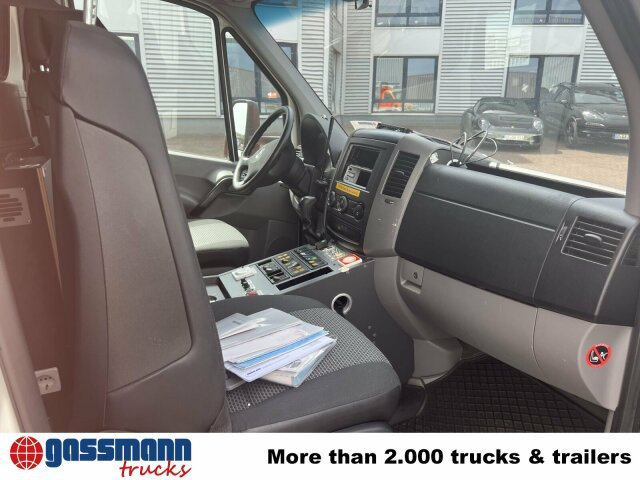 Mercedes-Benz Sprinter 516 CDI 4x2, Rettungswagen, Bi-Xenon - 无侧窗厢式货车:图5 Mercedes-Benz Sprinter 516 CDI 4x2, Rettungswagen, Bi-Xenon - 无侧窗厢式货车:图5