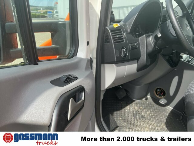 Mercedes-Benz Sprinter 516 CDI 4x2, Rettungswagen, Bi-Xenon - 无侧窗厢式货车:图4 Mercedes-Benz Sprinter 516 CDI 4x2, Rettungswagen, Bi-Xenon - 无侧窗厢式货车:图4