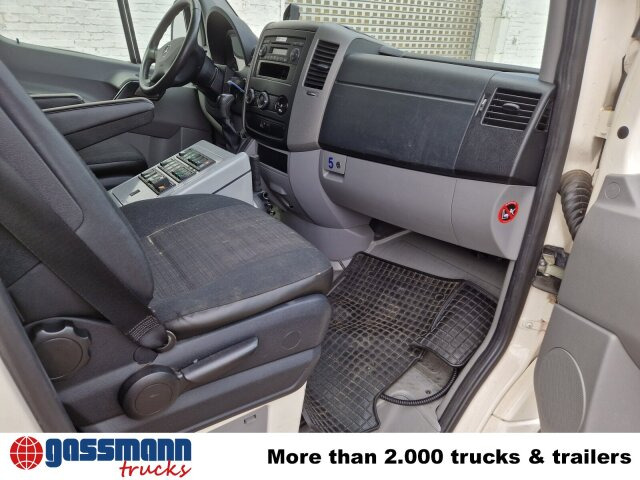 Mercedes-Benz Sprinter 516 CDI 4x2, Rettungswagen - 无侧窗厢式货车:图4 Mercedes-Benz Sprinter 516 CDI 4x2, Rettungswagen - 无侧窗厢式货车:图4