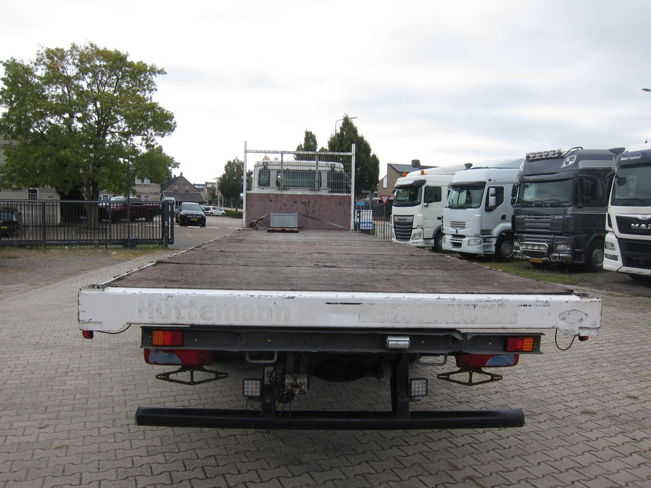 MAN TGM 26 340 6X2*4 BL Plateau Manual - 栏板式/ 平板卡车:图4 MAN TGM 26 340 6X2*4 BL Plateau Manual - 栏板式/ 平板卡车:图4