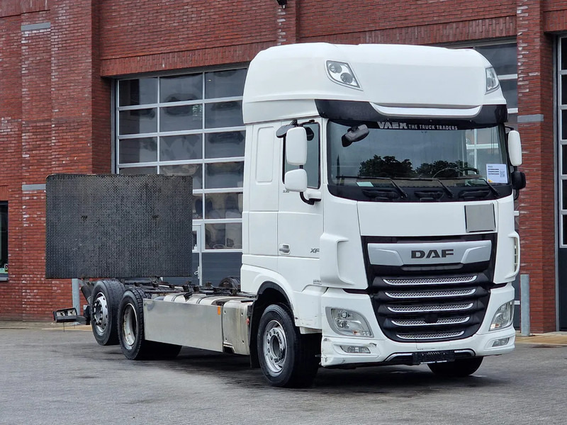 DAF XF 530 SuperSpaceCab 6x2*4 - Chassis 740 cm - Loadlift - Steering axle - Leather - - 驾驶室底盘卡车:图1 DAF XF 530 SuperSpaceCab 6x2*4 - Chassis 740 cm - Loadlift - Steering axle - Leather - - 驾驶室底盘卡车:图1