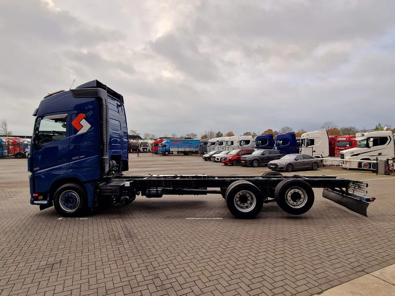 Volvo FH 13.460 Globetrotter 6x2 - Chassis - 4.90 WB - Full air - Euro 6 - VEB+ - 驾驶室底盘卡车:图4 Volvo FH 13.460 Globetrotter 6x2 - Chassis - 4.90 WB - Full air - Euro 6 - VEB+ - 驾驶室底盘卡车:图4