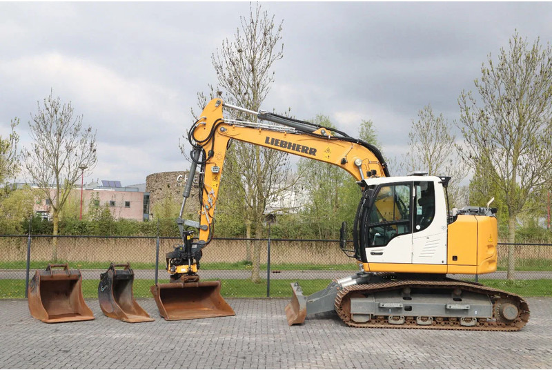 Liebherr R914 COMPACT S | ROTOTILT | 3X BUCKET | DOZERBLADE - 履带式挖掘机:图1 Liebherr R914 COMPACT S | ROTOTILT | 3X BUCKET | DOZERBLADE - 履带式挖掘机:图1
