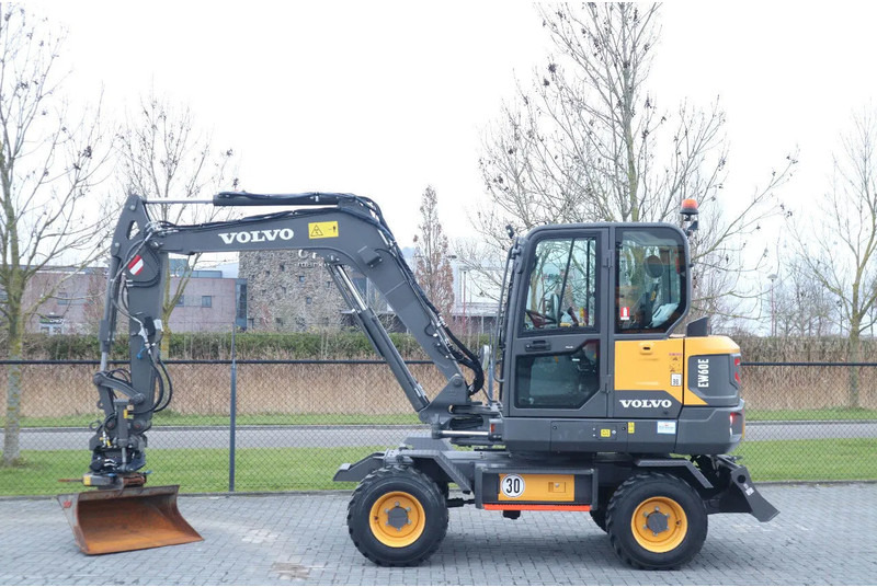 Volvo EW60E | DEMO | 30 KM/H | ROTOTILT + GRIPPER | BUCKET - 轮式挖掘机:图1 Volvo EW60E | DEMO | 30 KM/H | ROTOTILT + GRIPPER | BUCKET - 轮式挖掘机:图1