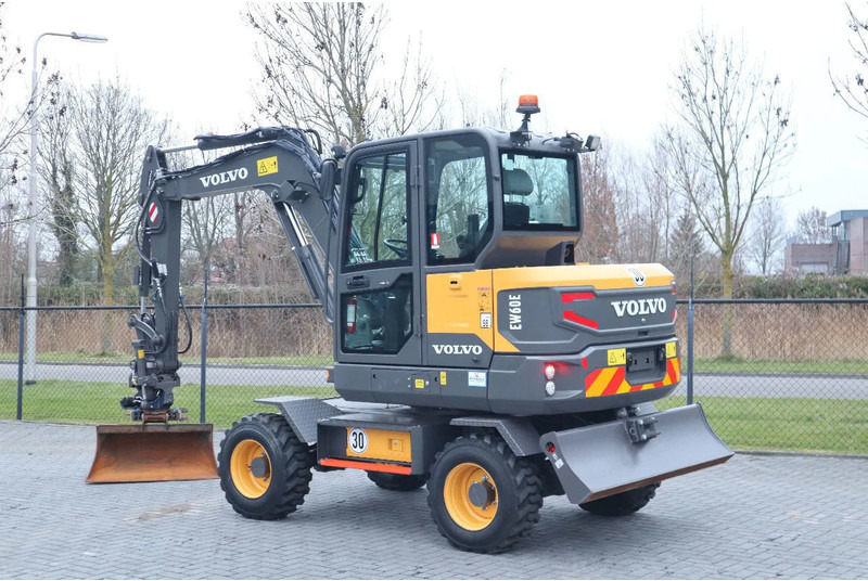 Volvo EW60E | DEMO | 30 KM/H | ROTOTILT + GRIPPER | BUCKET - 轮式挖掘机:图3 Volvo EW60E | DEMO | 30 KM/H | ROTOTILT + GRIPPER | BUCKET - 轮式挖掘机:图3