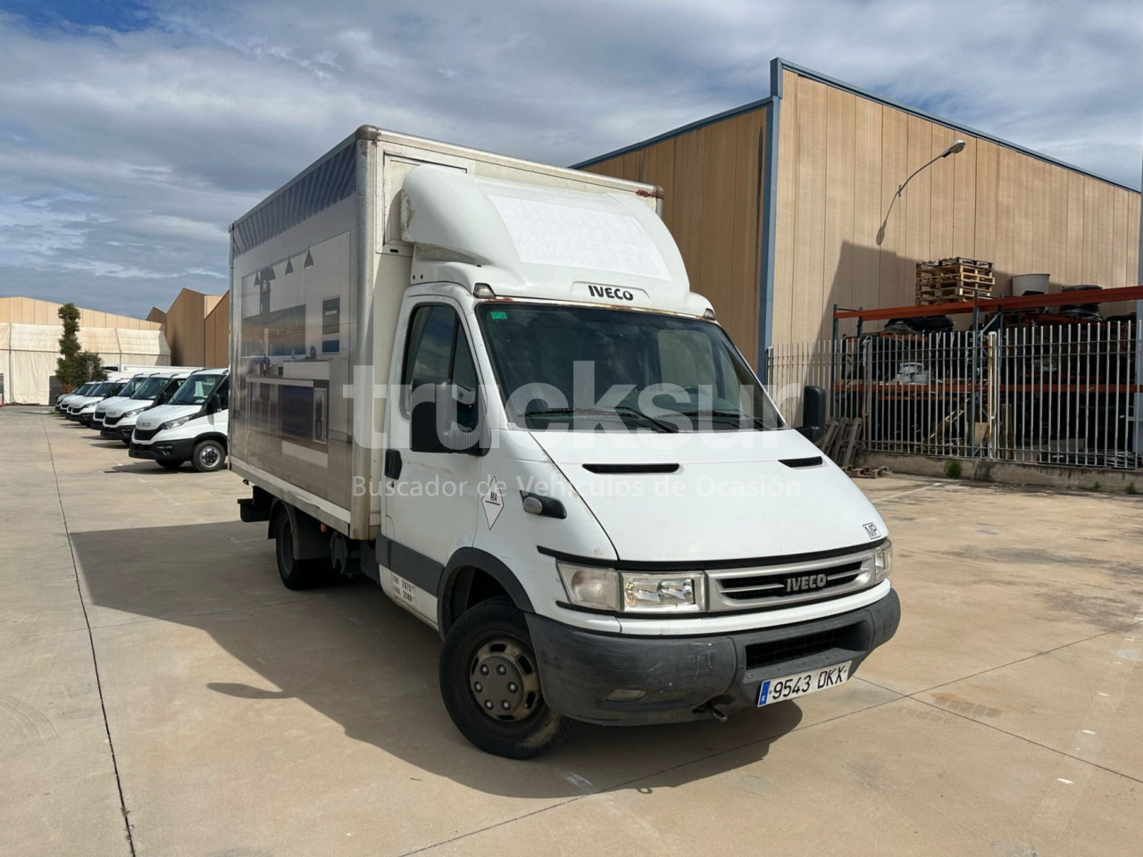 IVECO 35C14 - 厢式货车:图2 IVECO 35C14 - 厢式货车:图2