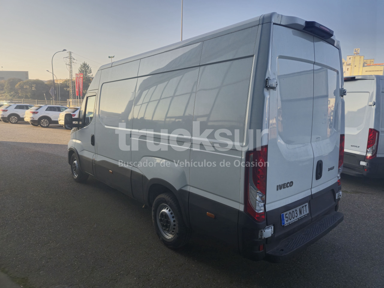 IVECO DAILY 35S16V 12M3 - 厢式货车:图4 IVECO DAILY 35S16V 12M3 - 厢式货车:图4