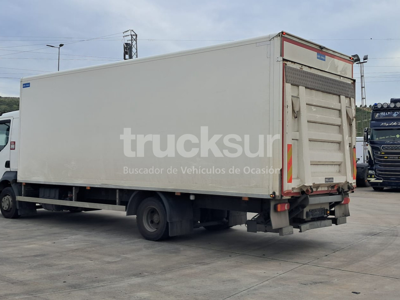 RENAULT D12.240 - 厢式卡车:图4 RENAULT D12.240 - 厢式卡车:图4