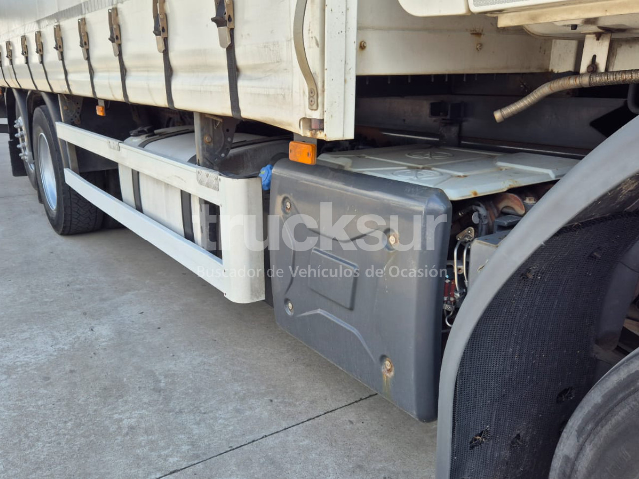 侧帘卡车 RENAULT D320.26:图23 侧帘卡车 RENAULT D320.26:图23