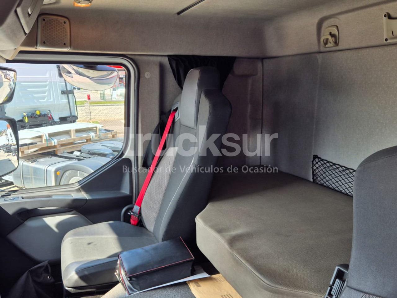 侧帘卡车 RENAULT D320.26:图11 侧帘卡车 RENAULT D320.26:图11