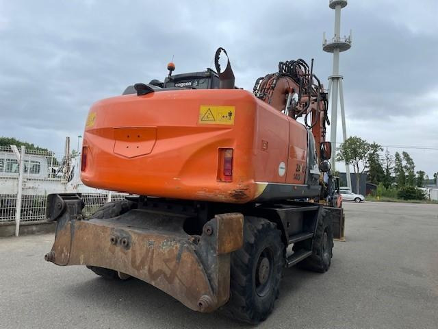 Hitachi ZX140W-5B - 轮式挖掘机:图3 Hitachi ZX140W-5B - 轮式挖掘机:图3