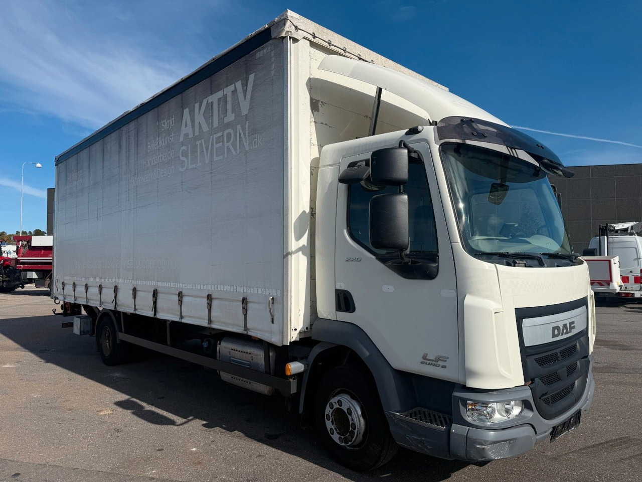 DAF LF 45 /220 4x2 Curtainsider and Taillift Euro 6 - 侧帘卡车:图2 DAF LF 45 /220 4x2 Curtainsider and Taillift Euro 6 - 侧帘卡车:图2
