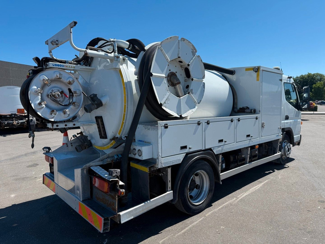 FUSO Canter 9C18 Duonic Rioned 3500 l. Kombi Euro 6 - 真空车:图3 FUSO Canter 9C18 Duonic Rioned 3500 l. Kombi Euro 6 - 真空车:图3