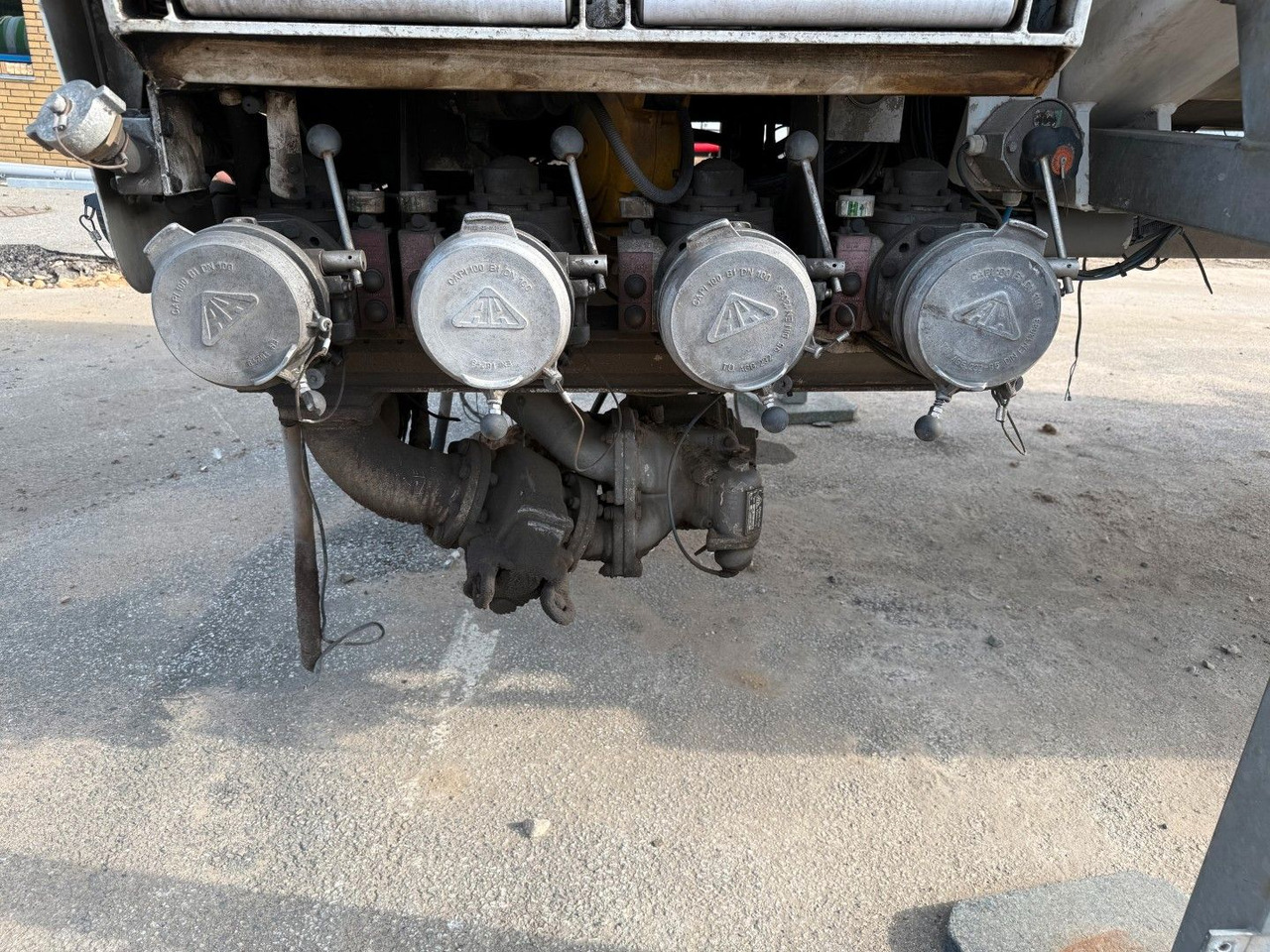 罐车 HMK Bilcon 23.800 L ADR Tank：图8