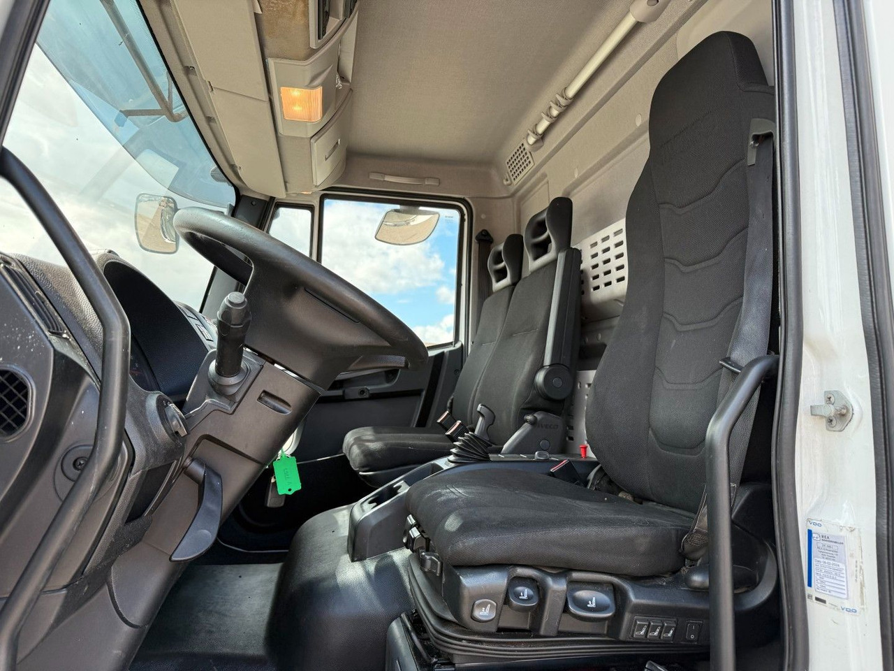 Iveco 180E32 4x2 Schmitz / Thermo King T-1200R Spectru Iveco 180E32 4x2 Schmitz / Thermo King T-1200R Spectru - 冷藏车:图5 Iveco 180E32 4x2 Schmitz / Thermo King T-1200R Spectru Iveco 180E32 4x2 Schmitz / Thermo King T-1200R Spectru - 冷藏车:图5