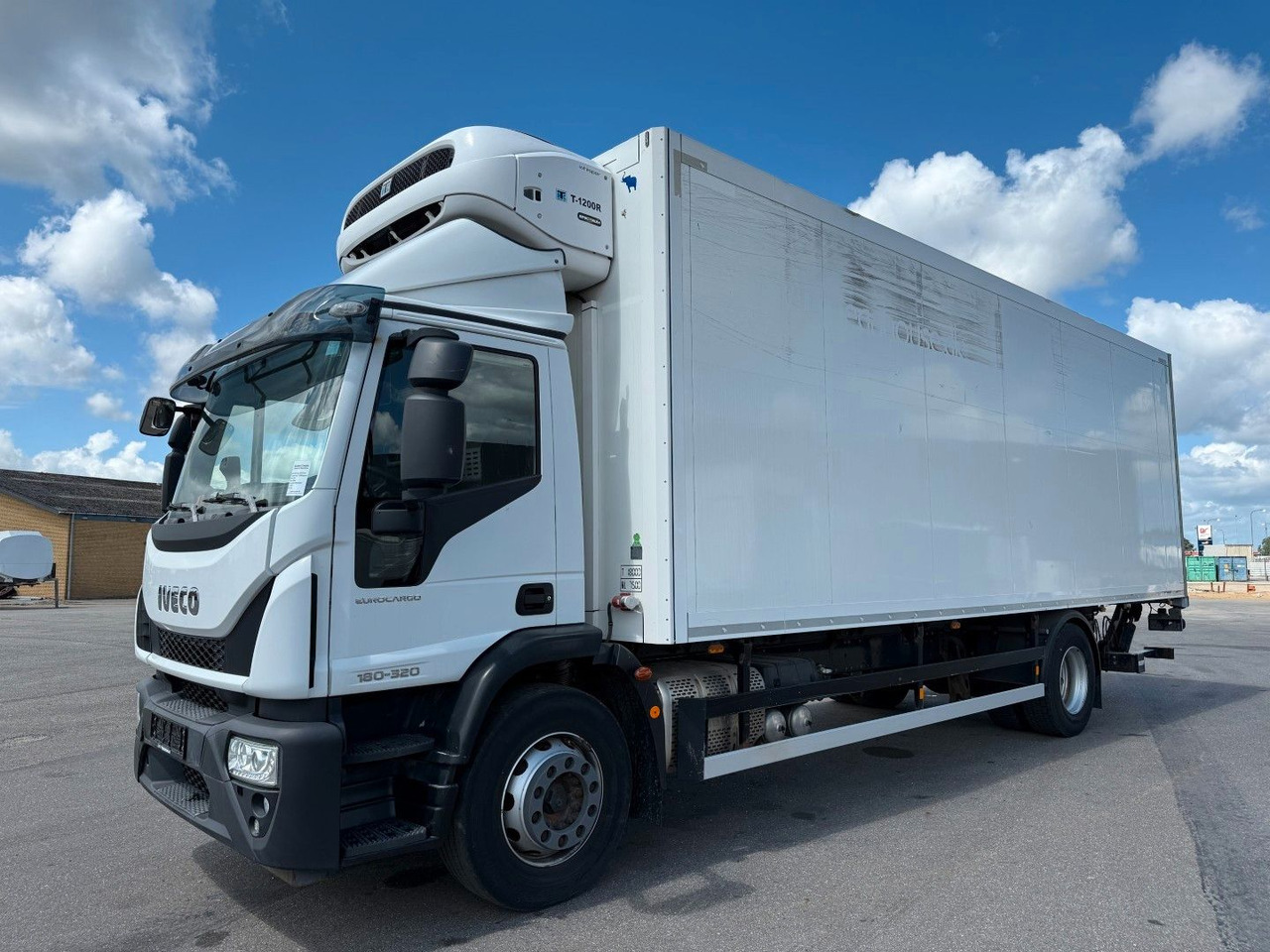 Iveco 180E32 4x2 Schmitz / Thermo King T-1200R Spectru Iveco 180E32 4x2 Schmitz / Thermo King T-1200R Spectru - 冷藏车:图1 Iveco 180E32 4x2 Schmitz / Thermo King T-1200R Spectru Iveco 180E32 4x2 Schmitz / Thermo King T-1200R Spectru - 冷藏车:图1