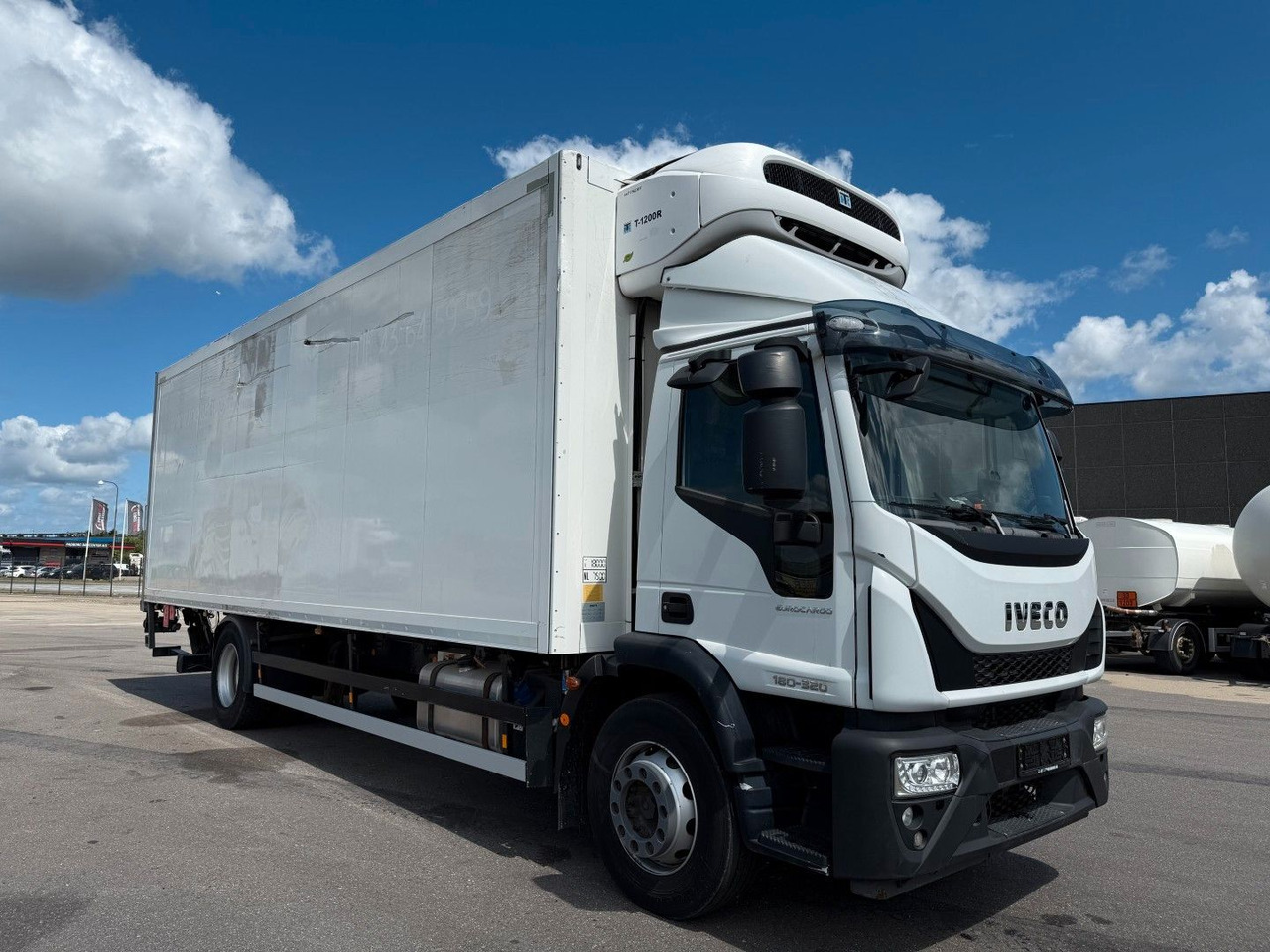 Iveco 180E32 4x2 Schmitz / Thermo King T-1200R Spectru Iveco 180E32 4x2 Schmitz / Thermo King T-1200R Spectru - 冷藏车:图2 Iveco 180E32 4x2 Schmitz / Thermo King T-1200R Spectru Iveco 180E32 4x2 Schmitz / Thermo King T-1200R Spectru - 冷藏车:图2