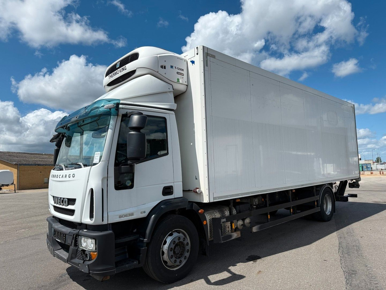 Iveco 180E32 Schmitz / Thermo King T-1200R Spectrum Iveco 180E32 Schmitz / Thermo King T-1200R Spectrum - 冷藏车:图1 Iveco 180E32 Schmitz / Thermo King T-1200R Spectrum Iveco 180E32 Schmitz / Thermo King T-1200R Spectrum - 冷藏车:图1