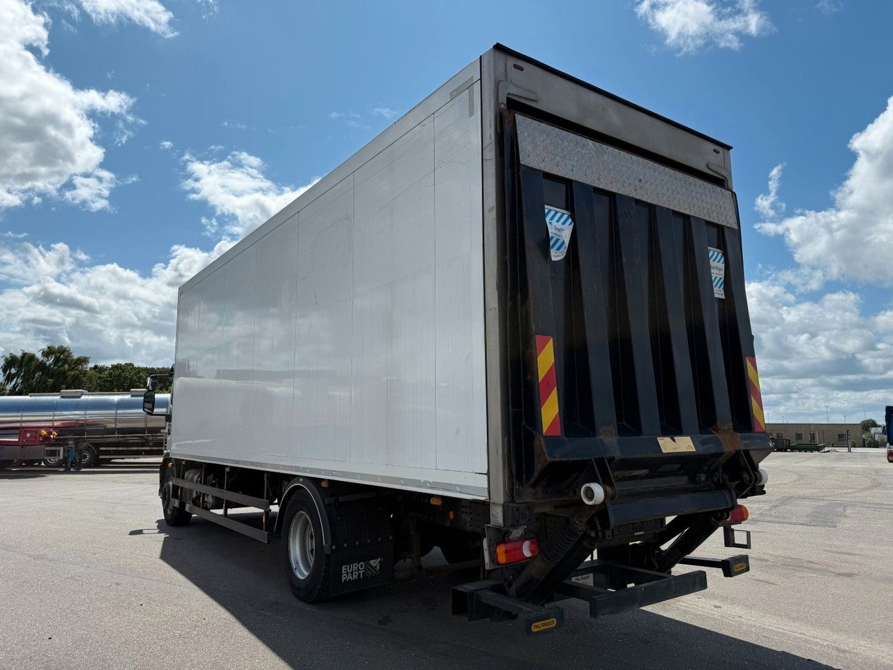 Iveco 180E32 Schmitz / Thermo King T-1200R Spectrum Iveco 180E32 Schmitz / Thermo King T-1200R Spectrum - 冷藏车:图4 Iveco 180E32 Schmitz / Thermo King T-1200R Spectrum Iveco 180E32 Schmitz / Thermo King T-1200R Spectrum - 冷藏车:图4