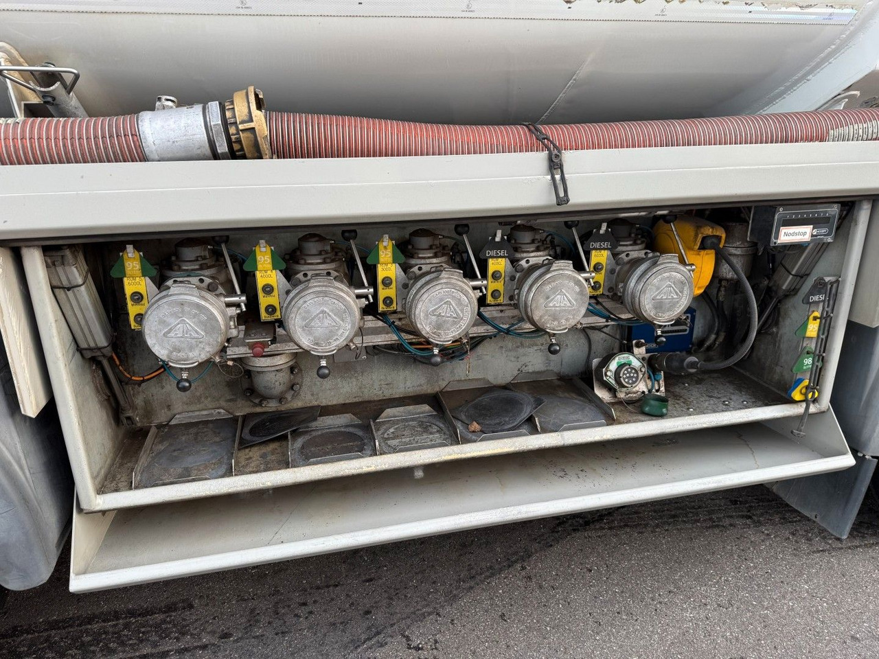 MAN TGS 35.480 8x2*6 Euro 6 23.000 l ADR Tanktruck - 罐车:图5 MAN TGS 35.480 8x2*6 Euro 6 23.000 l ADR Tanktruck - 罐车:图5