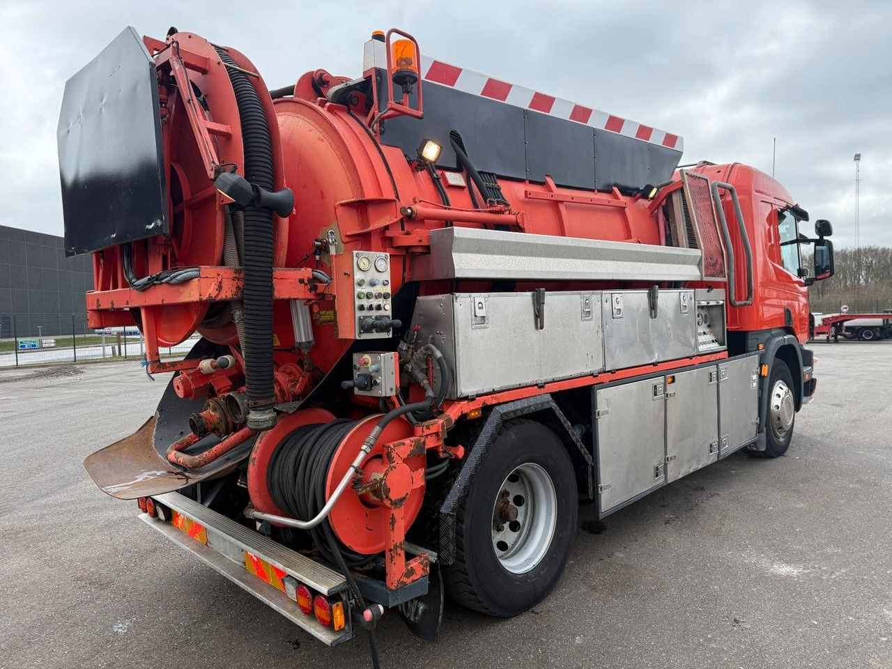 Scania P94/260 4x2 NZ SLS590 Kombi 8.400 l. - 真空车:图3 Scania P94/260 4x2 NZ SLS590 Kombi 8.400 l. - 真空车:图3
