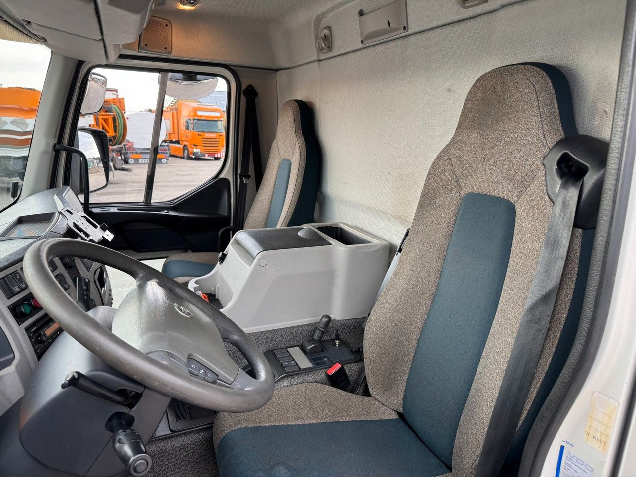 Volvo FE320 6x2*4 Frigoblock FK25SL 9.9 m Frigobox - 冷藏车:图5 Volvo FE320 6x2*4 Frigoblock FK25SL 9.9 m Frigobox - 冷藏车:图5