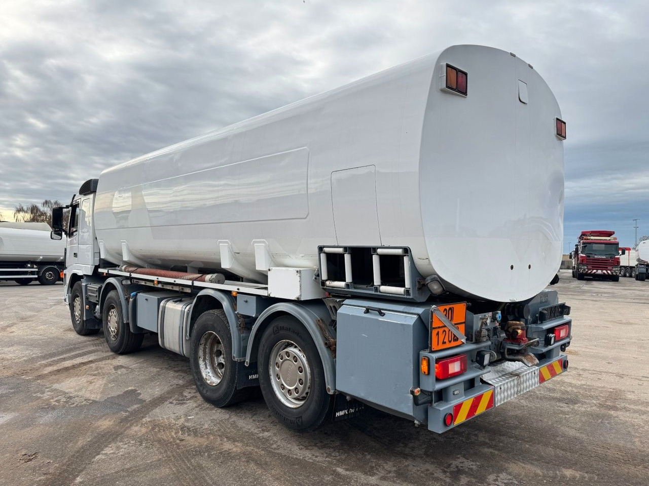 Volvo FM 440 8x2*6 24.000 l. ADR Tanktruck - 罐车:图4 Volvo FM 440 8x2*6 24.000 l. ADR Tanktruck - 罐车:图4