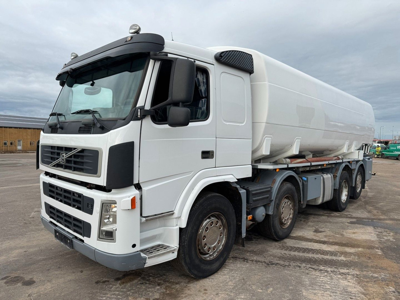 Volvo FM 440 8x2*6 24.000 l. ADR Tanktruck - 罐车:图1 Volvo FM 440 8x2*6 24.000 l. ADR Tanktruck - 罐车:图1