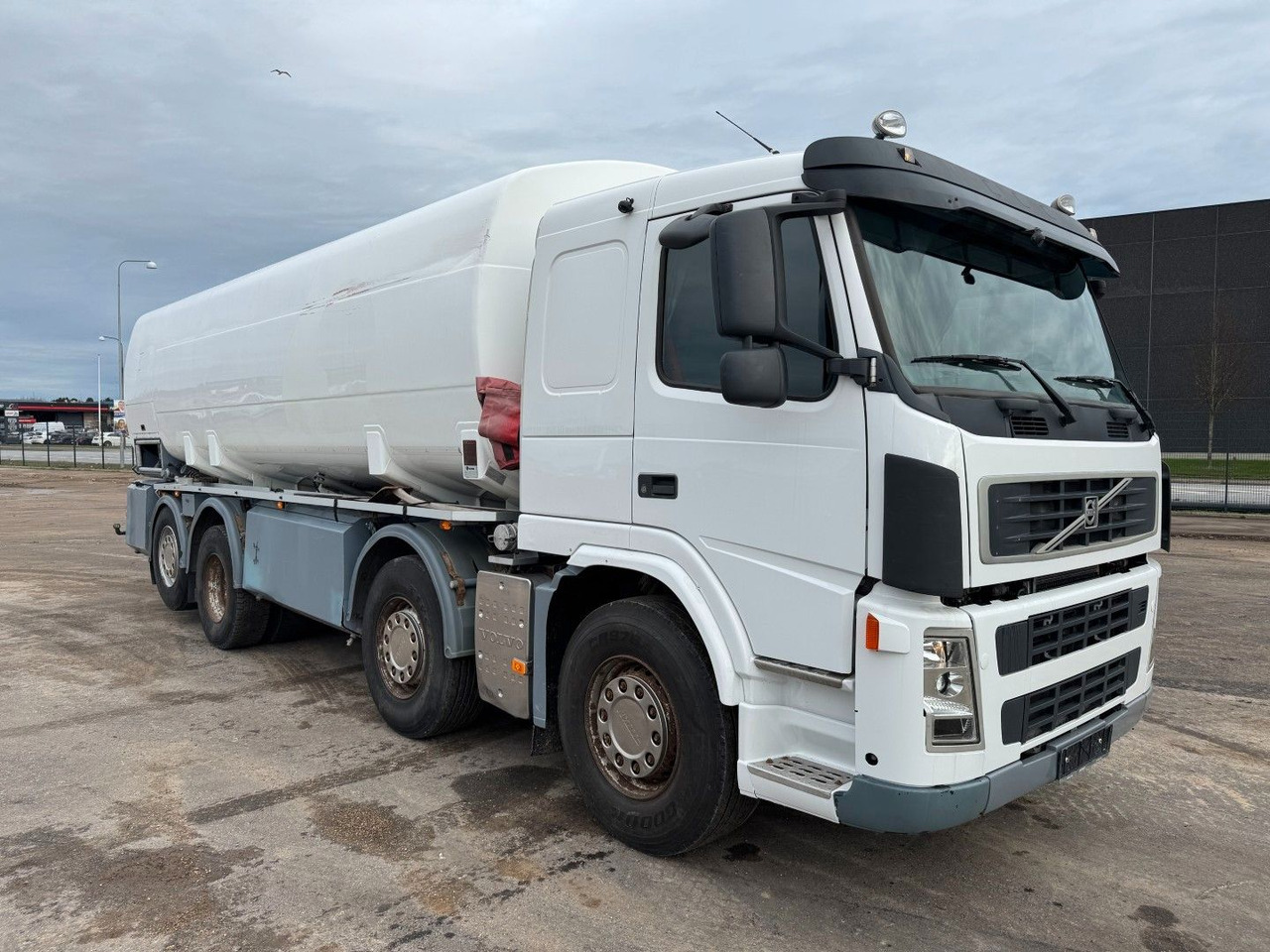 Volvo FM 440 8x2*6 24.000 l. ADR Tanktruck - 罐车:图2 Volvo FM 440 8x2*6 24.000 l. ADR Tanktruck - 罐车:图2