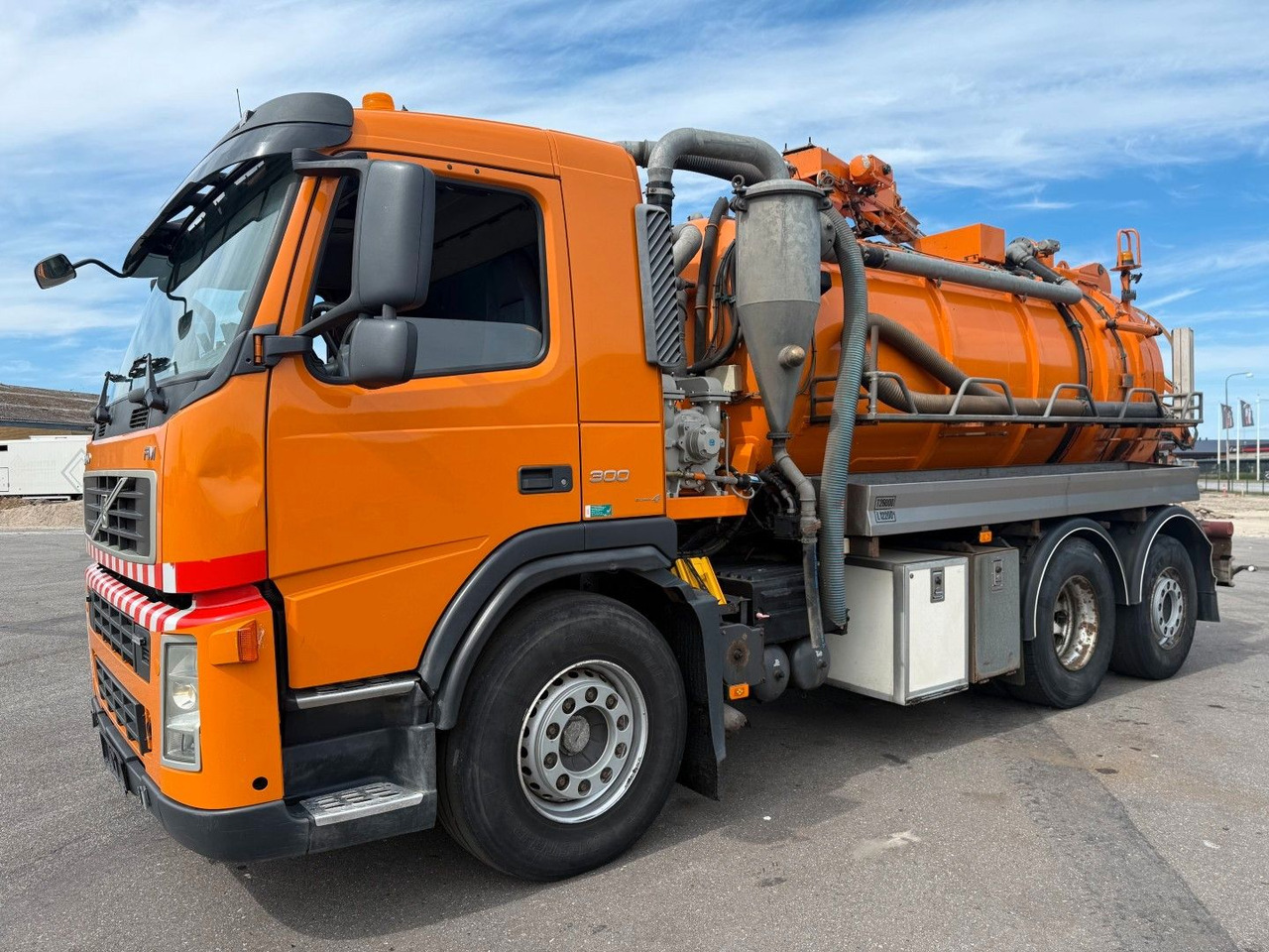 Volvo FM300 6x2*4 Simon Moos 10.500 l. Combi / Tipper - 真空车:图1 Volvo FM300 6x2*4 Simon Moos 10.500 l. Combi / Tipper - 真空车:图1