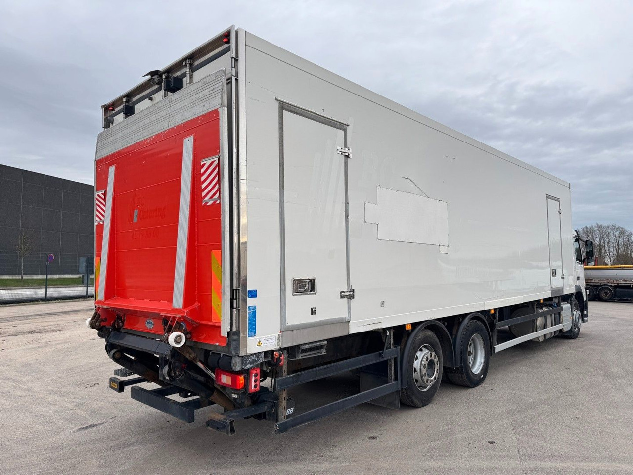 Volvo FM330 6x2*4 Carrier Supra 1250 Mt 9,9m (defekt f - 冷藏车:图3 Volvo FM330 6x2*4 Carrier Supra 1250 Mt 9,9m (defekt f - 冷藏车:图3