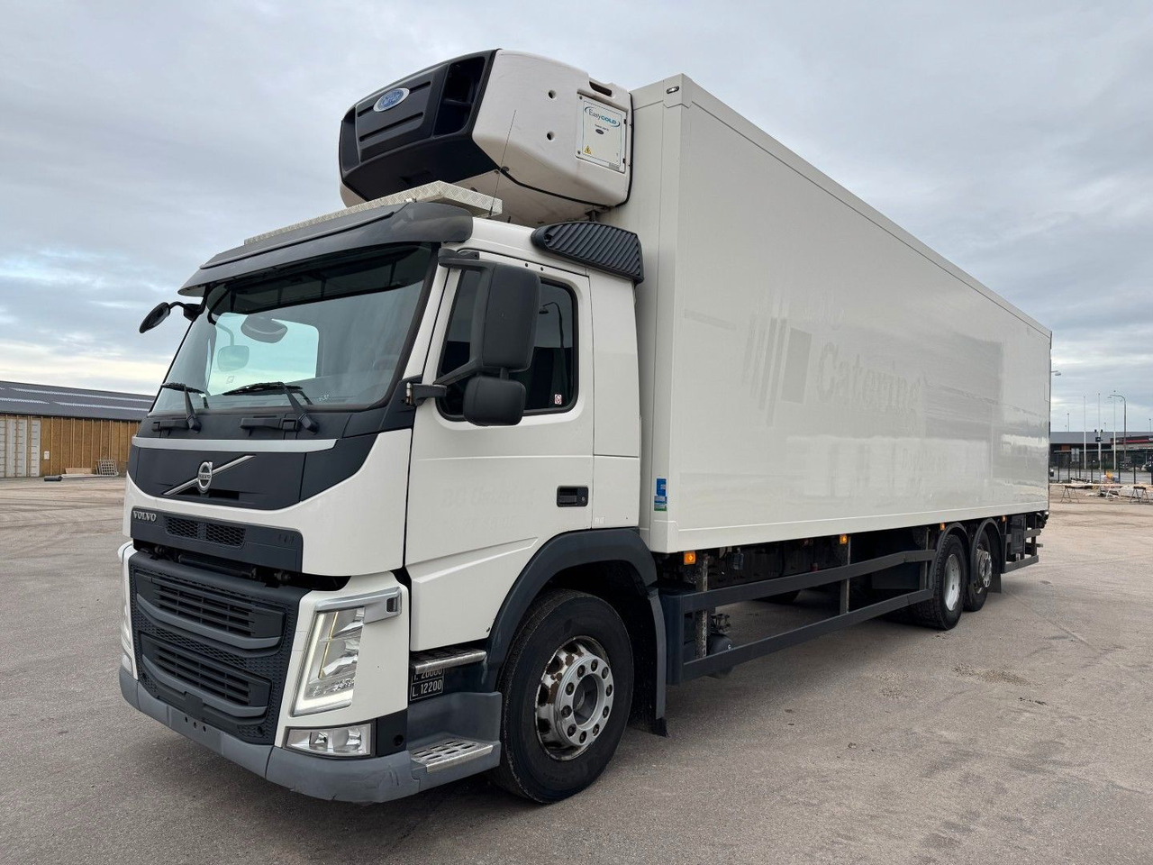 Volvo FM330 6x2*4 Carrier Supra 1250 Mt 9,9m (defekt f - 冷藏车:图1 Volvo FM330 6x2*4 Carrier Supra 1250 Mt 9,9m (defekt f - 冷藏车:图1