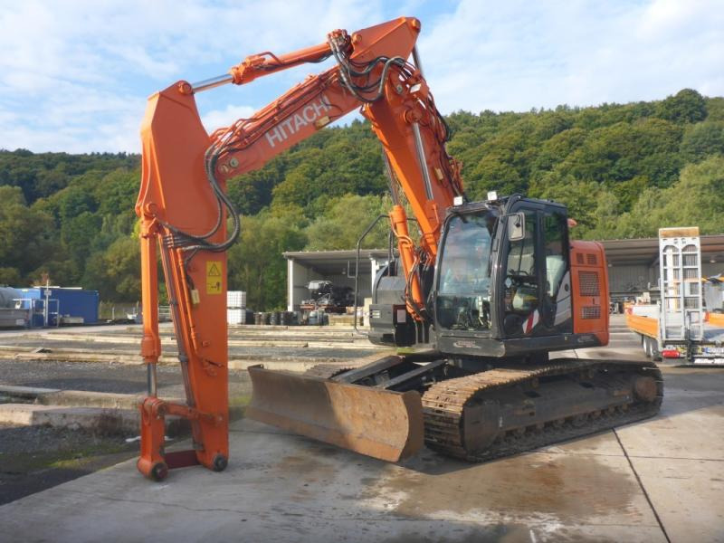 Hitachi ZX225USLC-5B - 履带式挖掘机:图2 Hitachi ZX225USLC-5B - 履带式挖掘机:图2